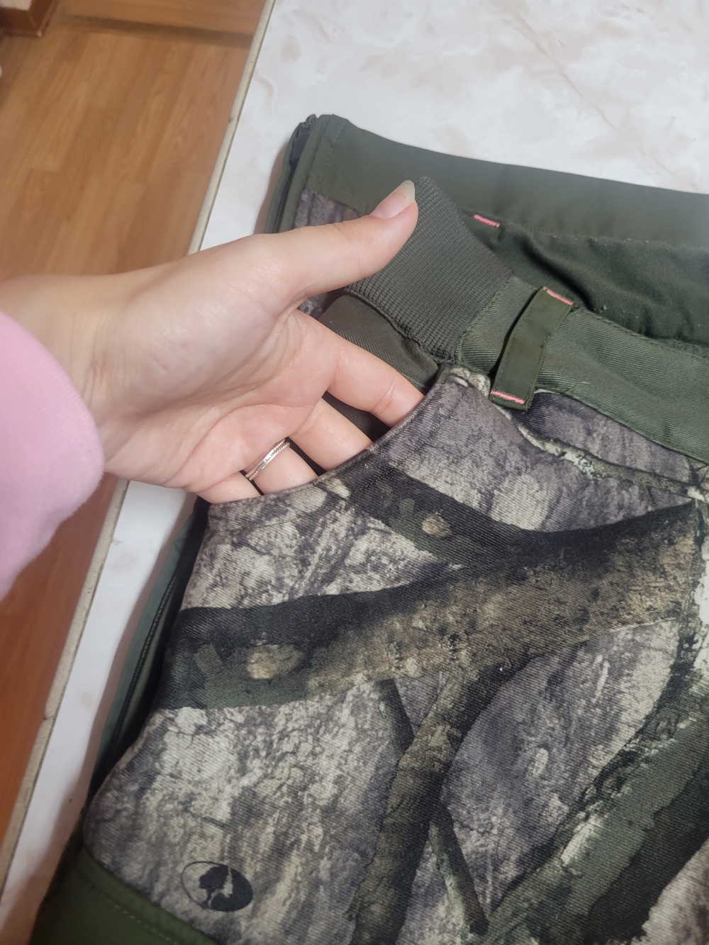Under Armour Camo Hunting Pants Women’s SM/P Loose Fit ColdGear Mossy Oak Outdoo - Picture 6 of 16
